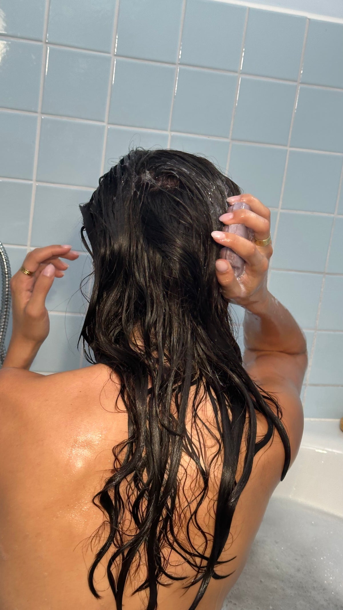 Nat haar na het wassen